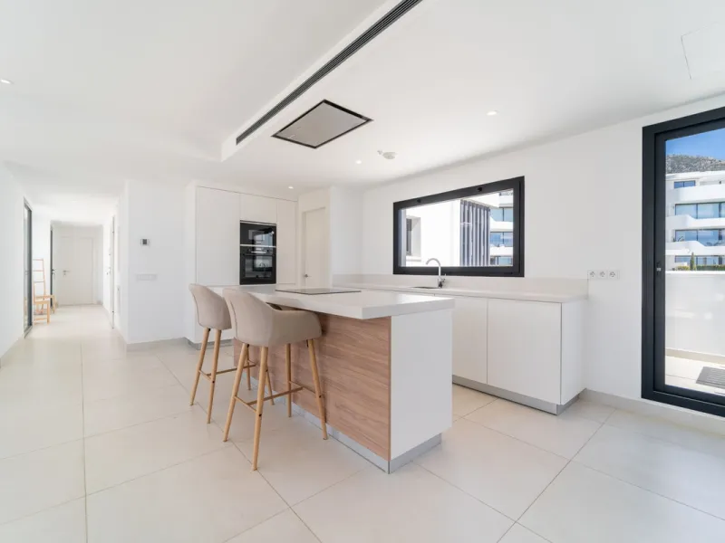 Luxury west facing penthouse, located in the exclusive urbanization of Higuerón West. Consists of entrance, hall way, spacious living-dining room with floor to ceiling glass sliding doors leading out to a large wrap around terrace of 158m2, with views of 