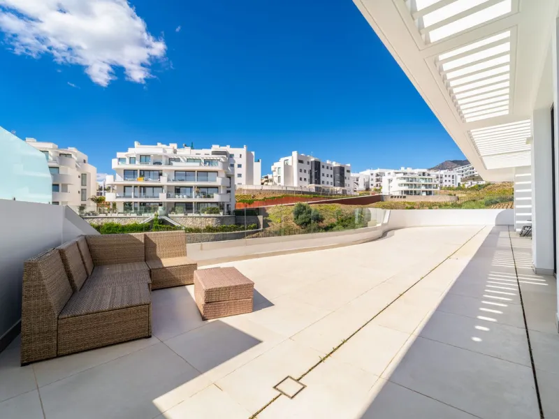 Luxury west facing penthouse, located in the exclusive urbanization of Higuerón West. Consists of entrance, hall way, spacious living-dining room with floor to ceiling glass sliding doors leading out to a large wrap around terrace of 158m2, with views of 