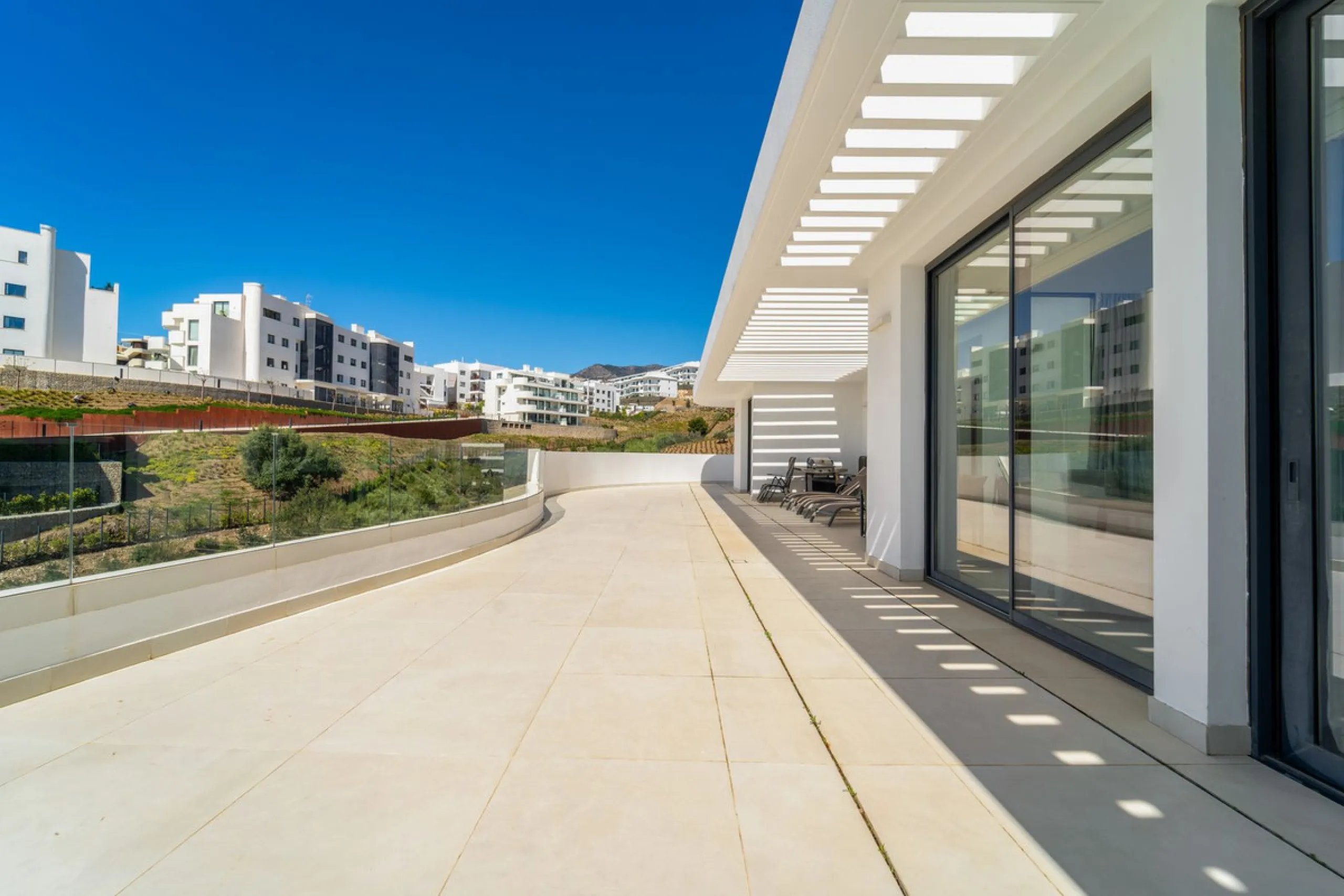 Luxury west facing penthouse, located in the exclusive urbanization of Higuerón West. Consists of entrance, hall way, spacious living-dining room with floor to ceiling glass sliding doors leading out to a large wrap around terrace of 158m2, with views of 