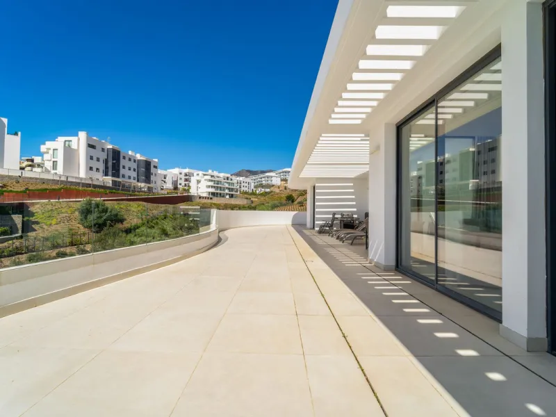 Luxury west facing penthouse, located in the exclusive urbanization of Higuerón West. Consists of entrance, hall way, spacious living-dining room with floor to ceiling glass sliding doors leading out to a large wrap around terrace of 158m2, with views of 