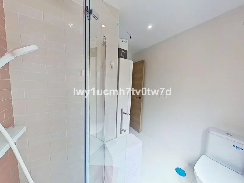 We are pleased to present this EXCLUSIVE 72 m² flat, renovated for maximum comfort in one of the most sought-after areas of Malaga, where there are 300 days of sunshine a year and a mild climate all year round. Discover your new home in the heart of Malag