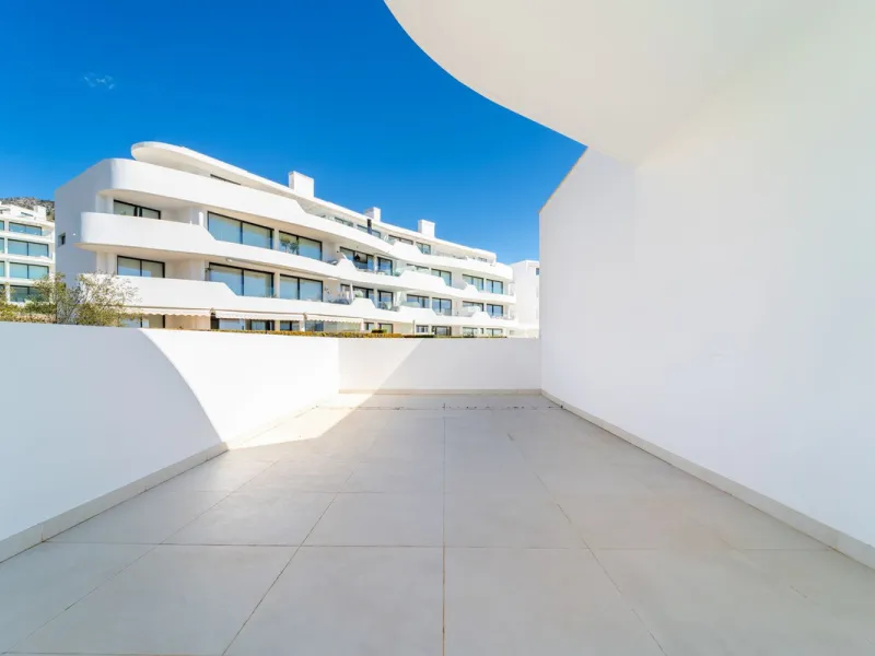 Luxury west facing penthouse, located in the exclusive urbanization of Higuerón West. Consists of entrance, hall way, spacious living-dining room with floor to ceiling glass sliding doors leading out to a large wrap around terrace of 158m2, with views of 