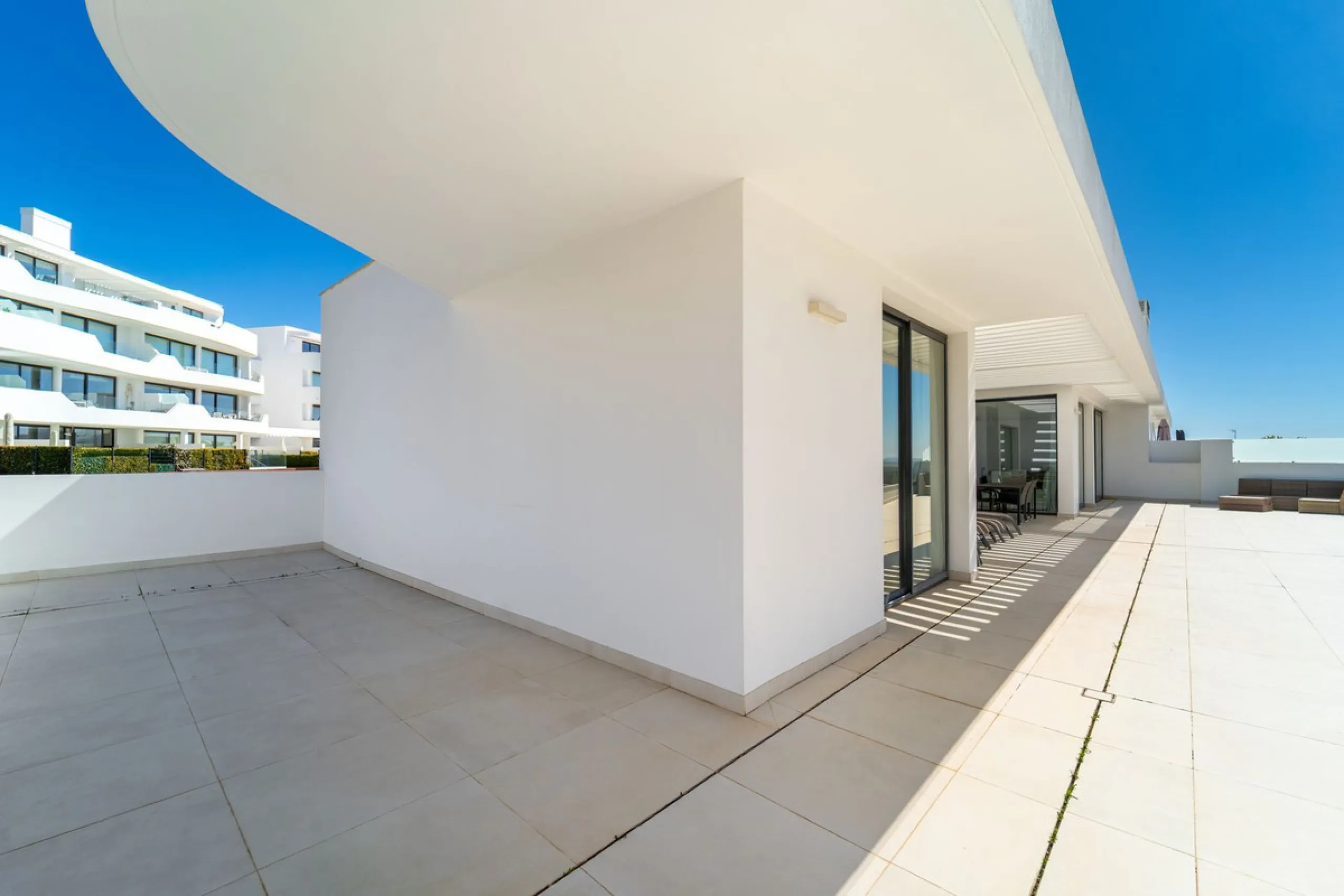 Luxury west facing penthouse, located in the exclusive urbanization of Higuerón West. Consists of entrance, hall way, spacious living-dining room with floor to ceiling glass sliding doors leading out to a large wrap around terrace of 158m2, with views of 