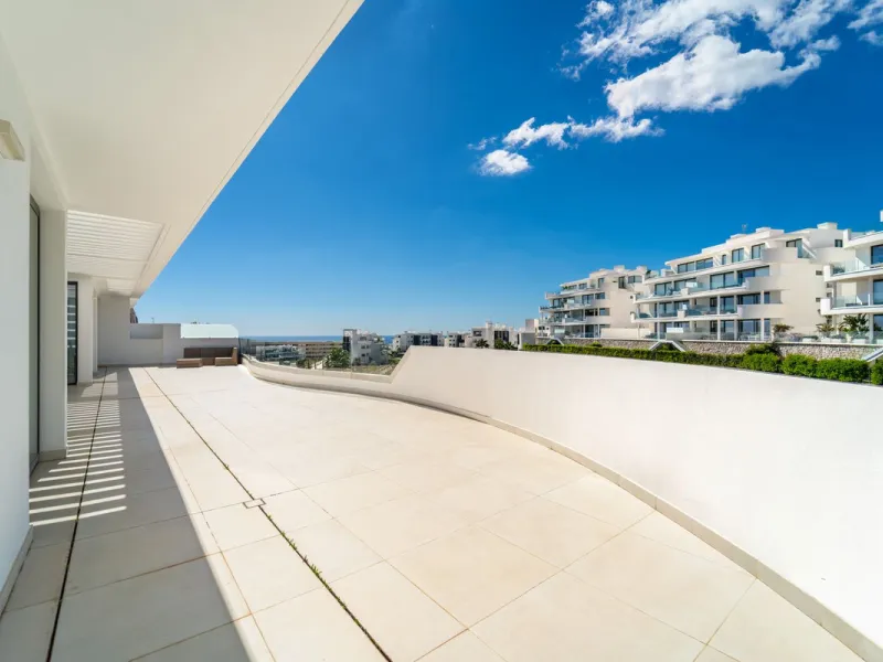 Luxury west facing penthouse, located in the exclusive urbanization of Higuerón West. Consists of entrance, hall way, spacious living-dining room with floor to ceiling glass sliding doors leading out to a large wrap around terrace of 158m2, with views of 