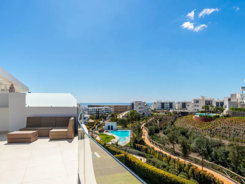 Luxury west facing penthouse, located in the exclusive urbanization of Higuerón West. Consists of entrance, hall way, spacious living-dining room with floor to ceiling glass sliding doors leading out to a large wrap around terrace of 158m2, with views of 