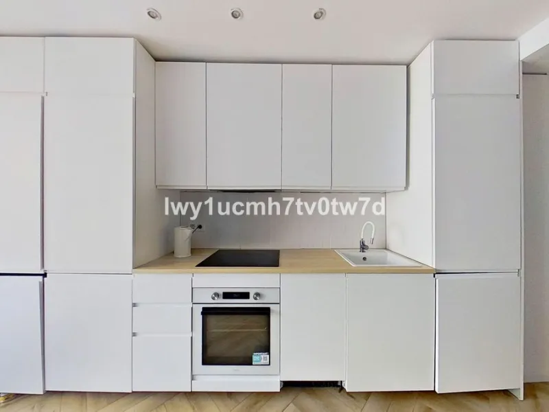 We are pleased to present this EXCLUSIVE 72 m² flat, renovated for maximum comfort in one of the most sought-after areas of Malaga, where there are 300 days of sunshine a year and a mild climate all year round. Discover your new home in the heart of Malag