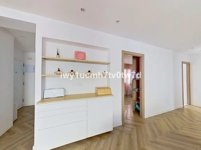 We are pleased to present this EXCLUSIVE 72 m² flat, renovated for maximum comfort in one of the most sought-after areas of Malaga, where there are 300 days of sunshine a year and a mild climate all year round. Discover your new home in the heart of Malag