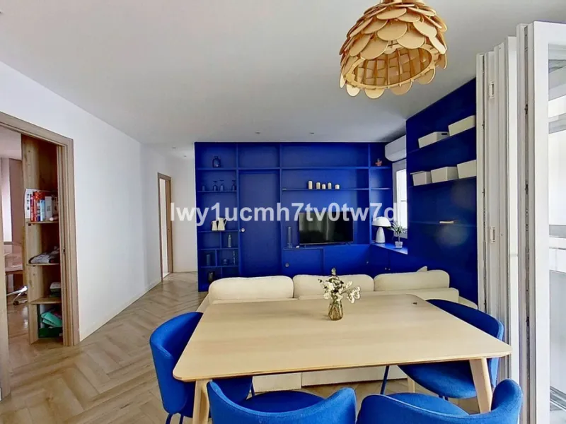 We are pleased to present this EXCLUSIVE 72 m² flat, renovated for maximum comfort in one of the most sought-after areas of Malaga, where there are 300 days of sunshine a year and a mild climate all year round. Discover your new home in the heart of Malag