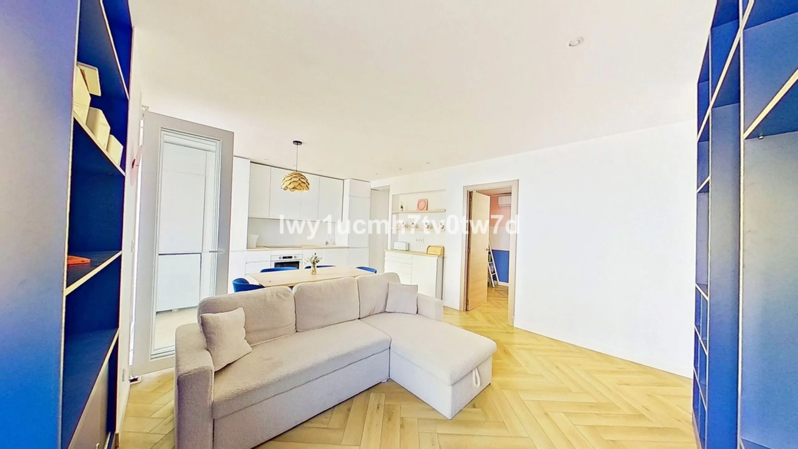 We are pleased to present this EXCLUSIVE 72 m² flat, renovated for maximum comfort in one of the most sought-after areas of Malaga, where there are 300 days of sunshine a year and a mild climate all year round. Discover your new home in the heart of Malag