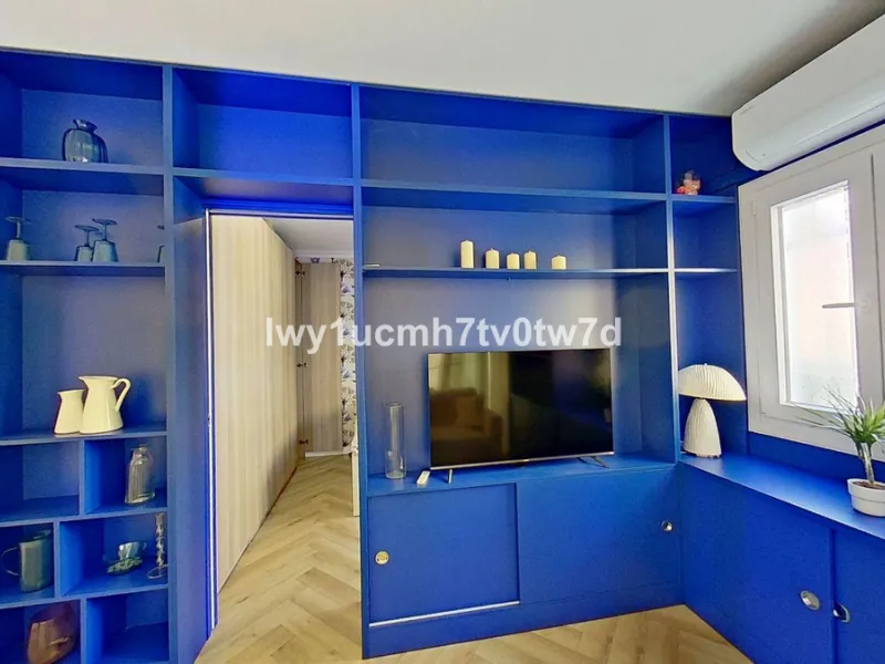 We are pleased to present this EXCLUSIVE 72 m² flat, renovated for maximum comfort in one of the most sought-after areas of Malaga, where there are 300 days of sunshine a year and a mild climate all year round. Discover your new home in the heart of Malag