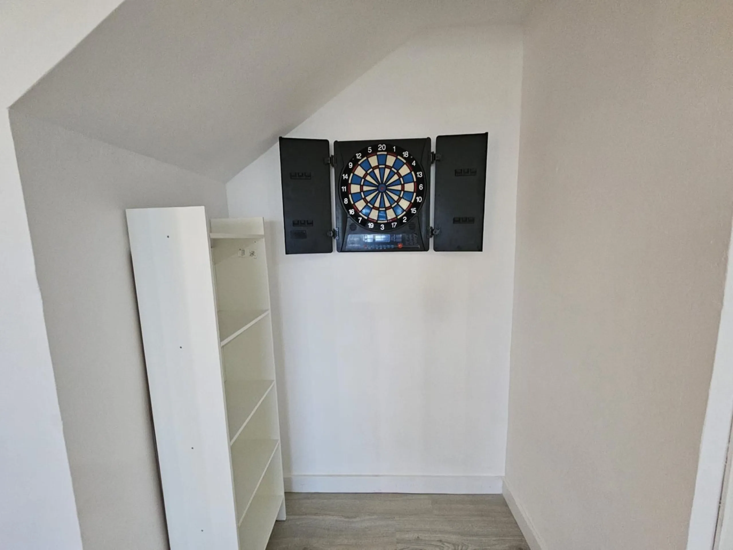 Wonderful villa located in the beautiful town of Benalmadena Pueblo. Nestled in the prestigious community of La Capellanía, this villa combines exclusivity with charm.