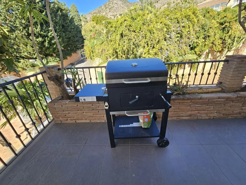 Wonderful villa located in the beautiful town of Benalmadena Pueblo. Nestled in the prestigious community of La Capellanía, this villa combines exclusivity with charm.