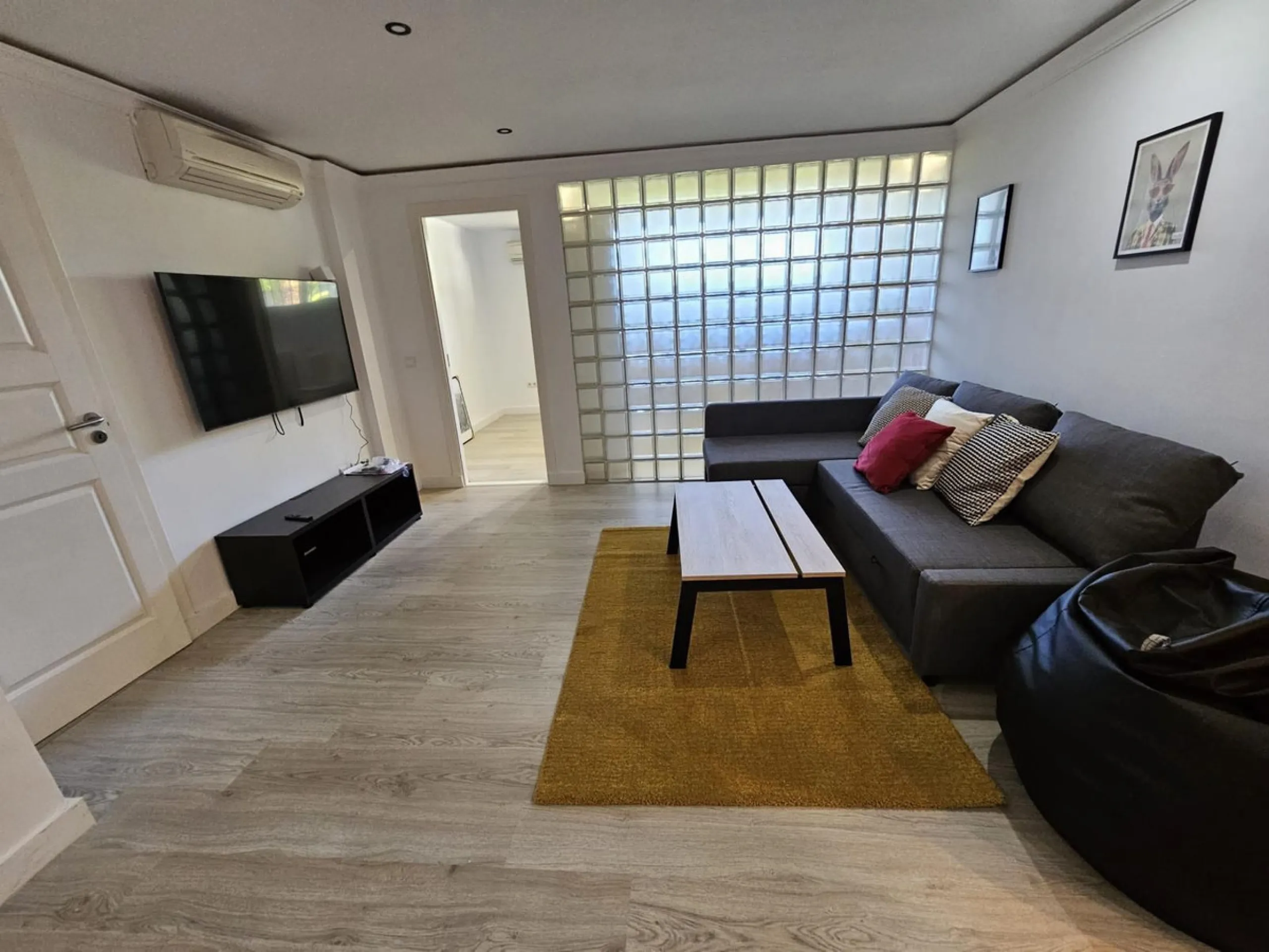 Wonderful villa located in the beautiful town of Benalmadena Pueblo. Nestled in the prestigious community of La Capellanía, this villa combines exclusivity with charm.