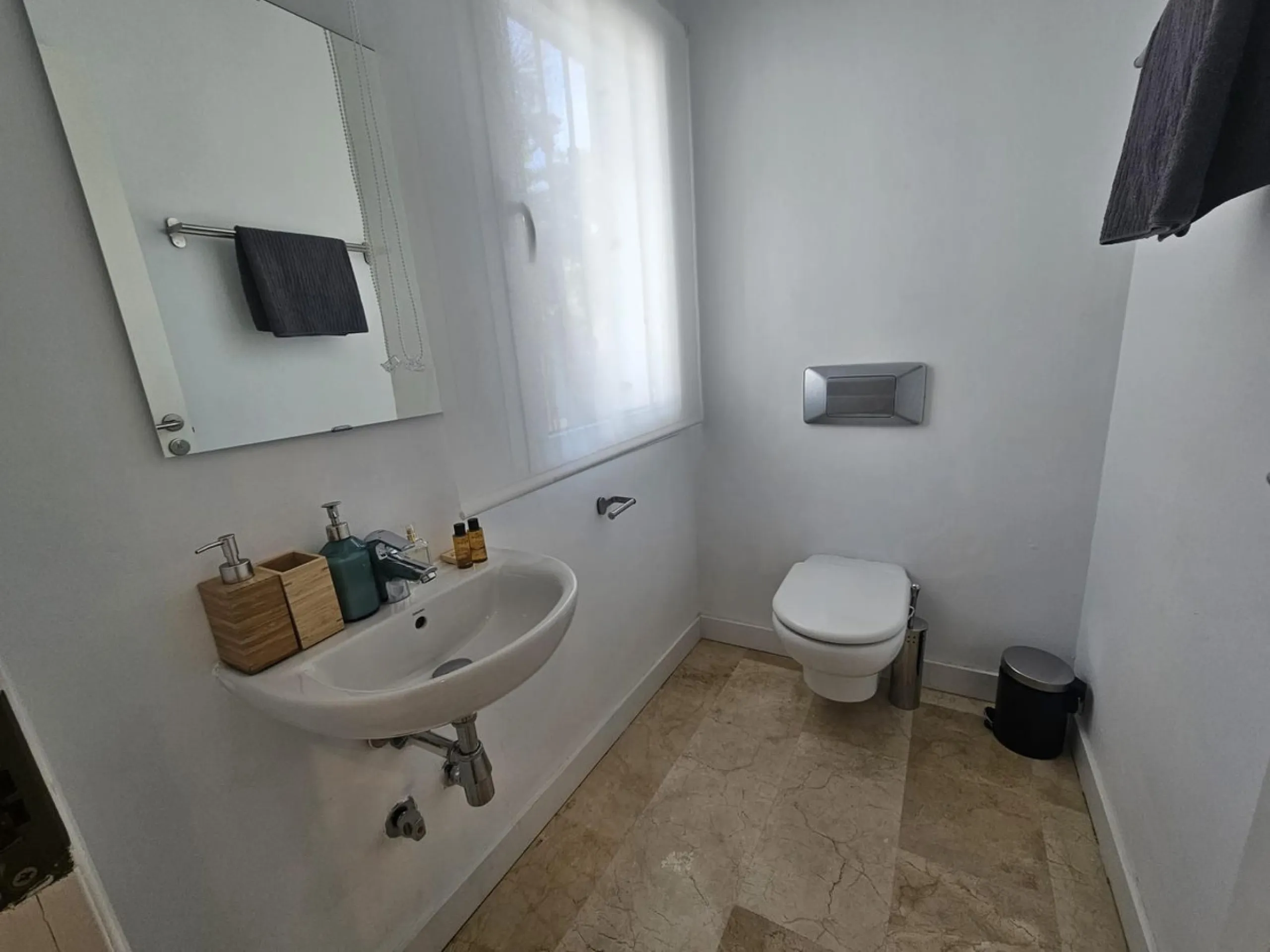 Wonderful villa located in the beautiful town of Benalmadena Pueblo. Nestled in the prestigious community of La Capellanía, this villa combines exclusivity with charm.