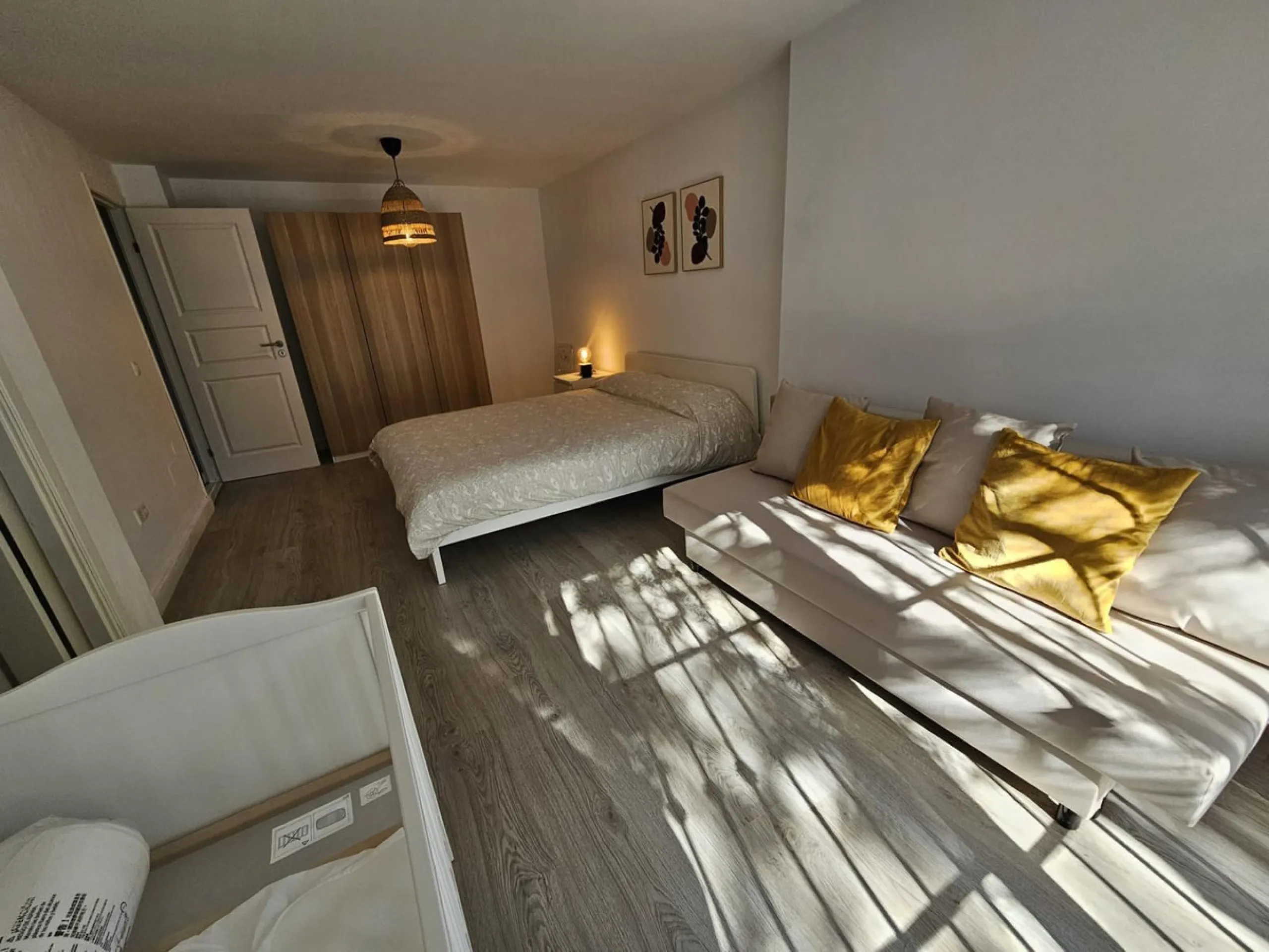 Wonderful villa located in the beautiful town of Benalmadena Pueblo. Nestled in the prestigious community of La Capellanía, this villa combines exclusivity with charm.