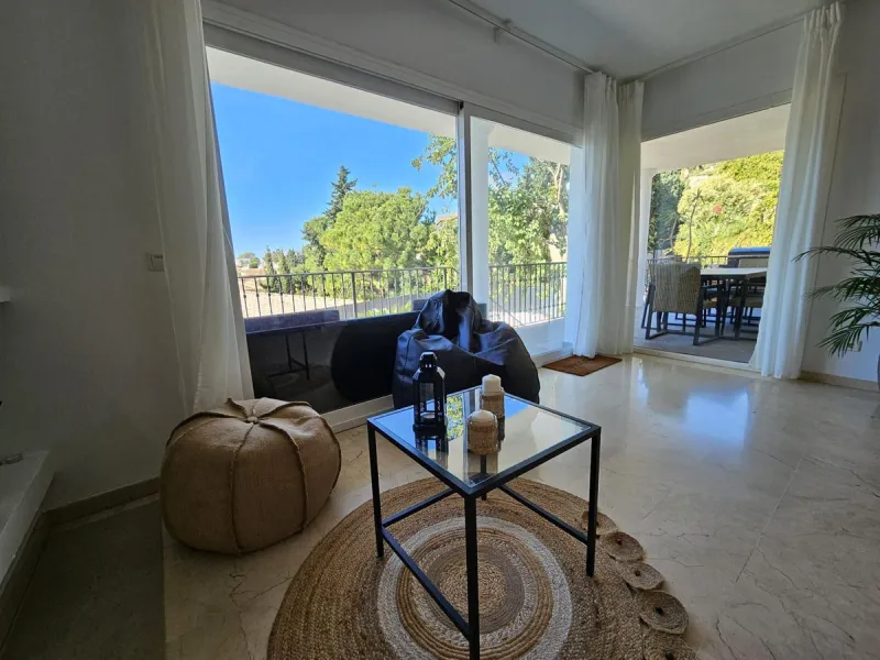 Wonderful villa located in the beautiful town of Benalmadena Pueblo. Nestled in the prestigious community of La Capellanía, this villa combines exclusivity with charm.