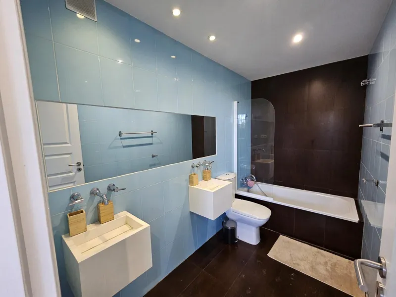 Wonderful villa located in the beautiful town of Benalmadena Pueblo. Nestled in the prestigious community of La Capellanía, this villa combines exclusivity with charm.