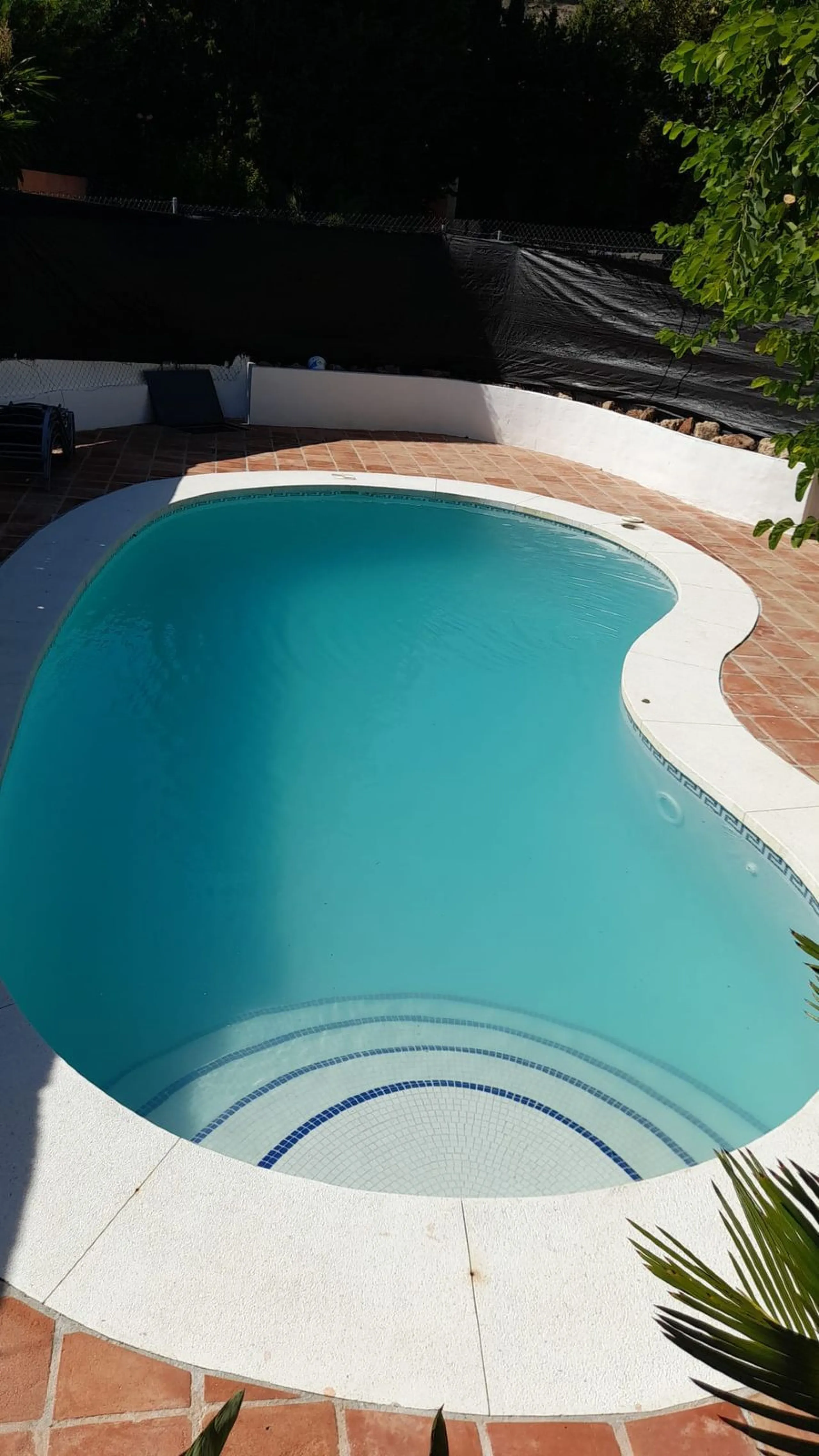 Wonderful villa located in the beautiful town of Benalmadena Pueblo. Nestled in the prestigious community of La Capellanía, this villa combines exclusivity with charm.