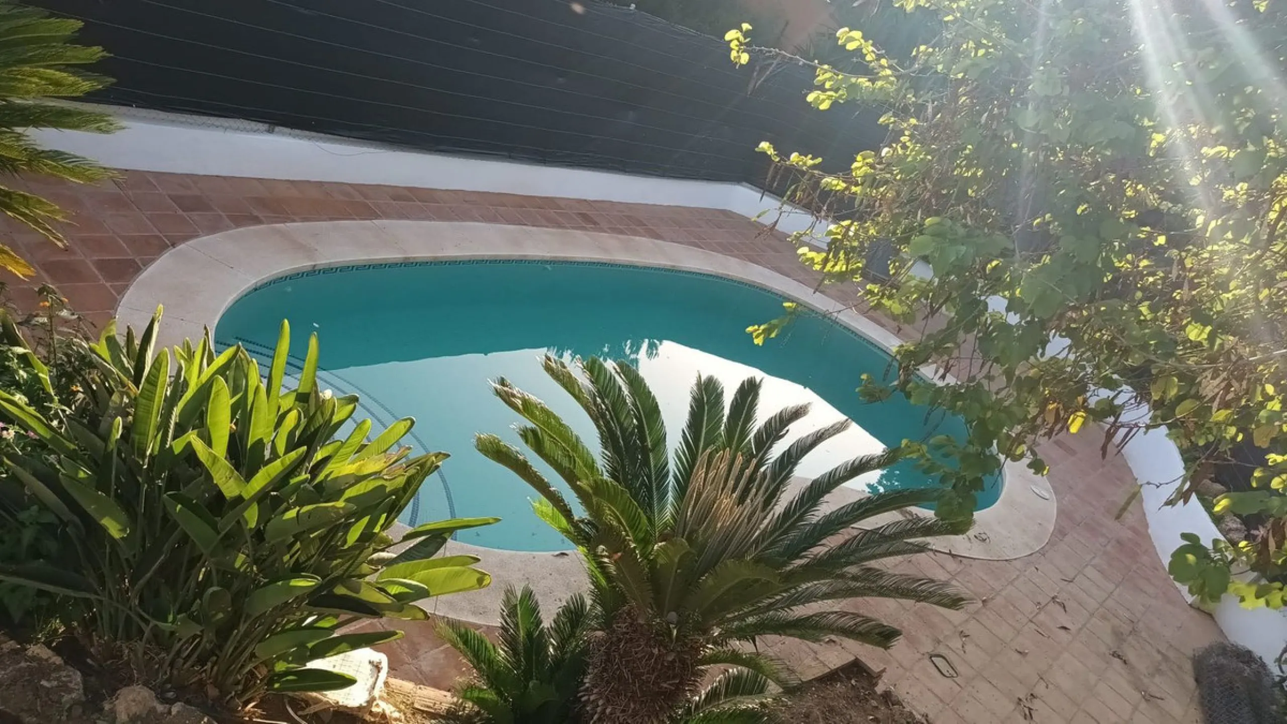 Wonderful villa located in the beautiful town of Benalmadena Pueblo. Nestled in the prestigious community of La Capellanía, this villa combines exclusivity with charm.