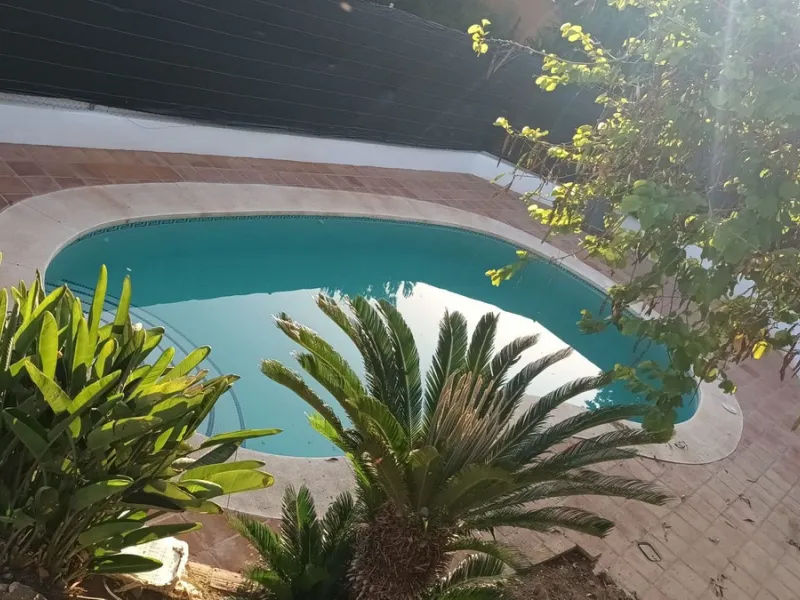 Wonderful villa located in the beautiful town of Benalmadena Pueblo. Nestled in the prestigious community of La Capellanía, this villa combines exclusivity with charm.