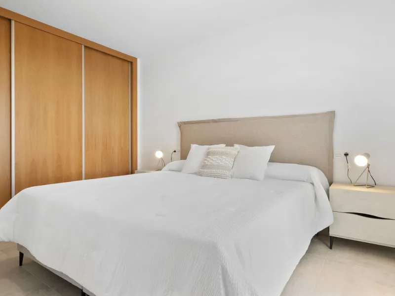 SPACIOUS CONTEMPORARY VILLA IN TOP LOCATION!