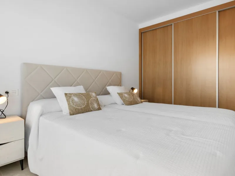 SPACIOUS CONTEMPORARY VILLA IN TOP LOCATION!