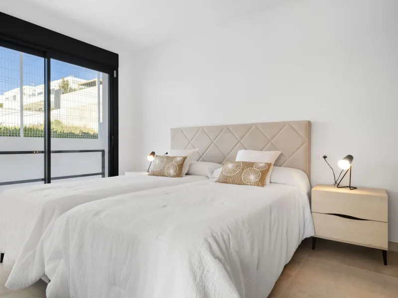 SPACIOUS CONTEMPORARY VILLA IN TOP LOCATION!