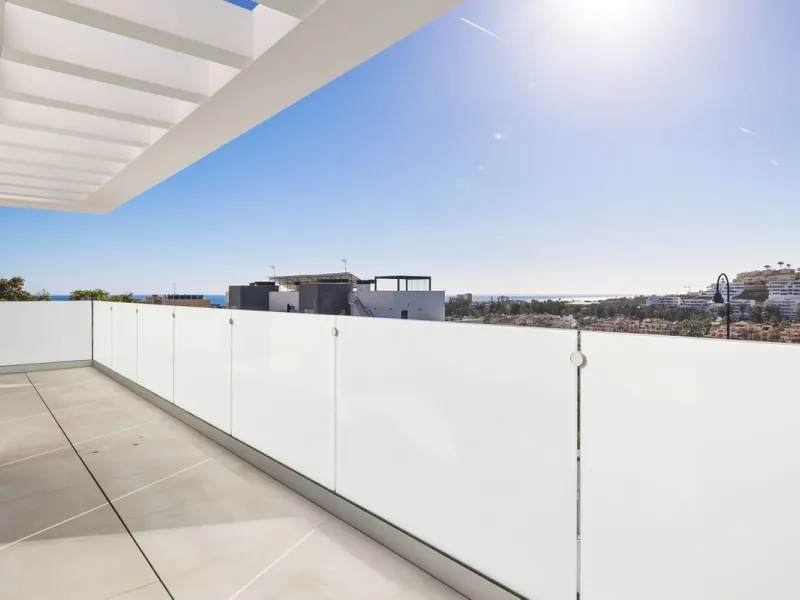 SPACIOUS CONTEMPORARY VILLA IN TOP LOCATION!