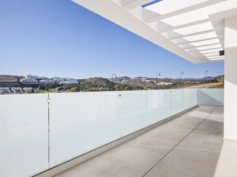 SPACIOUS CONTEMPORARY VILLA IN TOP LOCATION!