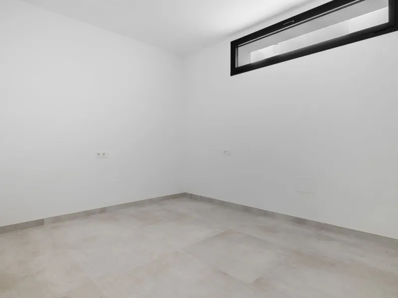 SPACIOUS CONTEMPORARY VILLA IN TOP LOCATION!