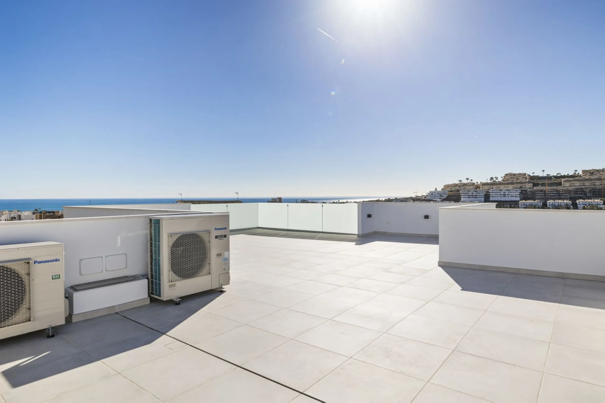 SPACIOUS CONTEMPORARY VILLA IN TOP LOCATION!