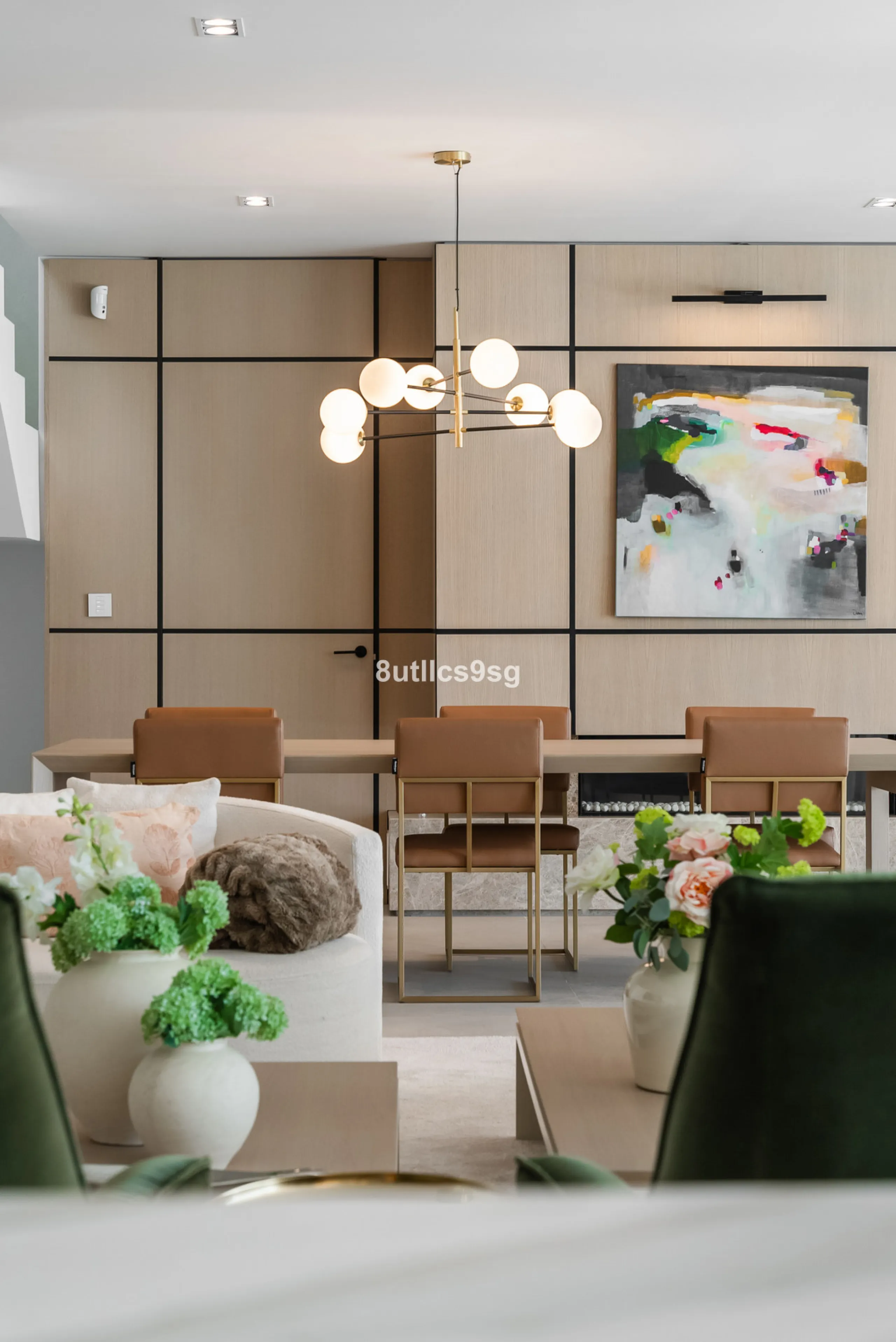 This stunning villa is located in the exclusive area of Nueva Andalucía, Marbella, Málaga, and stands out for its modern design and privileged location. With a constructed area of 844m² and a plot of 1.142m², this property offers a spacious and comfortabl