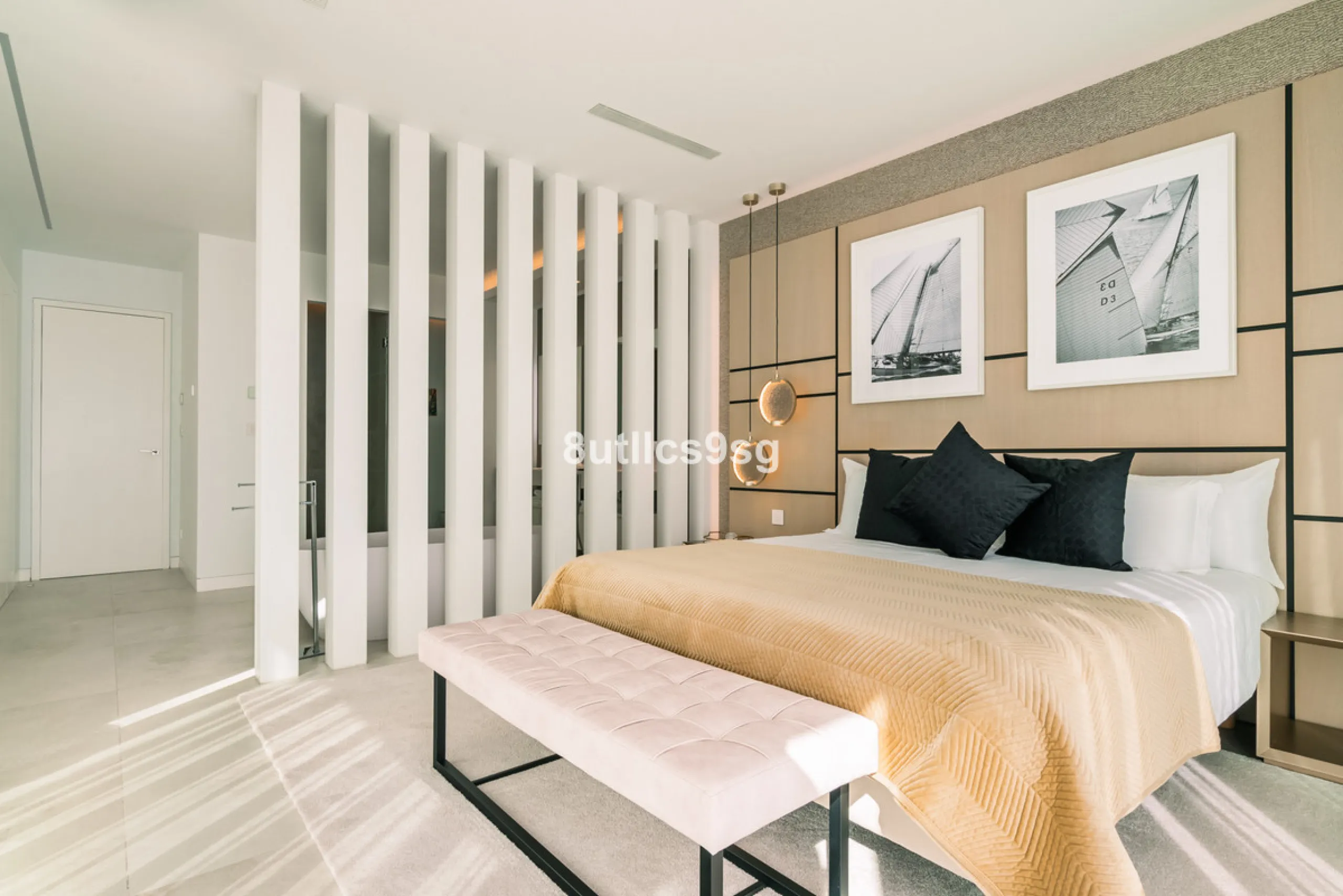 This stunning villa is located in the exclusive area of Nueva Andalucía, Marbella, Málaga, and stands out for its modern design and privileged location. With a constructed area of 844m² and a plot of 1.142m², this property offers a spacious and comfortabl