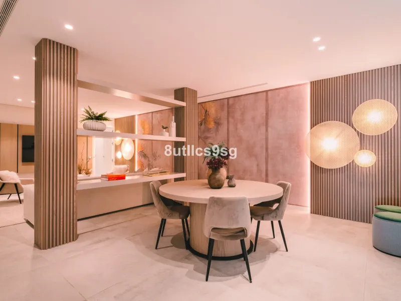This stunning villa is located in the exclusive area of Nueva Andalucía, Marbella, Málaga, and stands out for its modern design and privileged location. With a constructed area of 844m² and a plot of 1.142m², this property offers a spacious and comfortabl