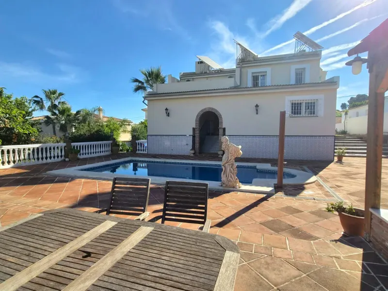 Multi functional villa for sale in Alhaurin de la Torre, area El Lagar,