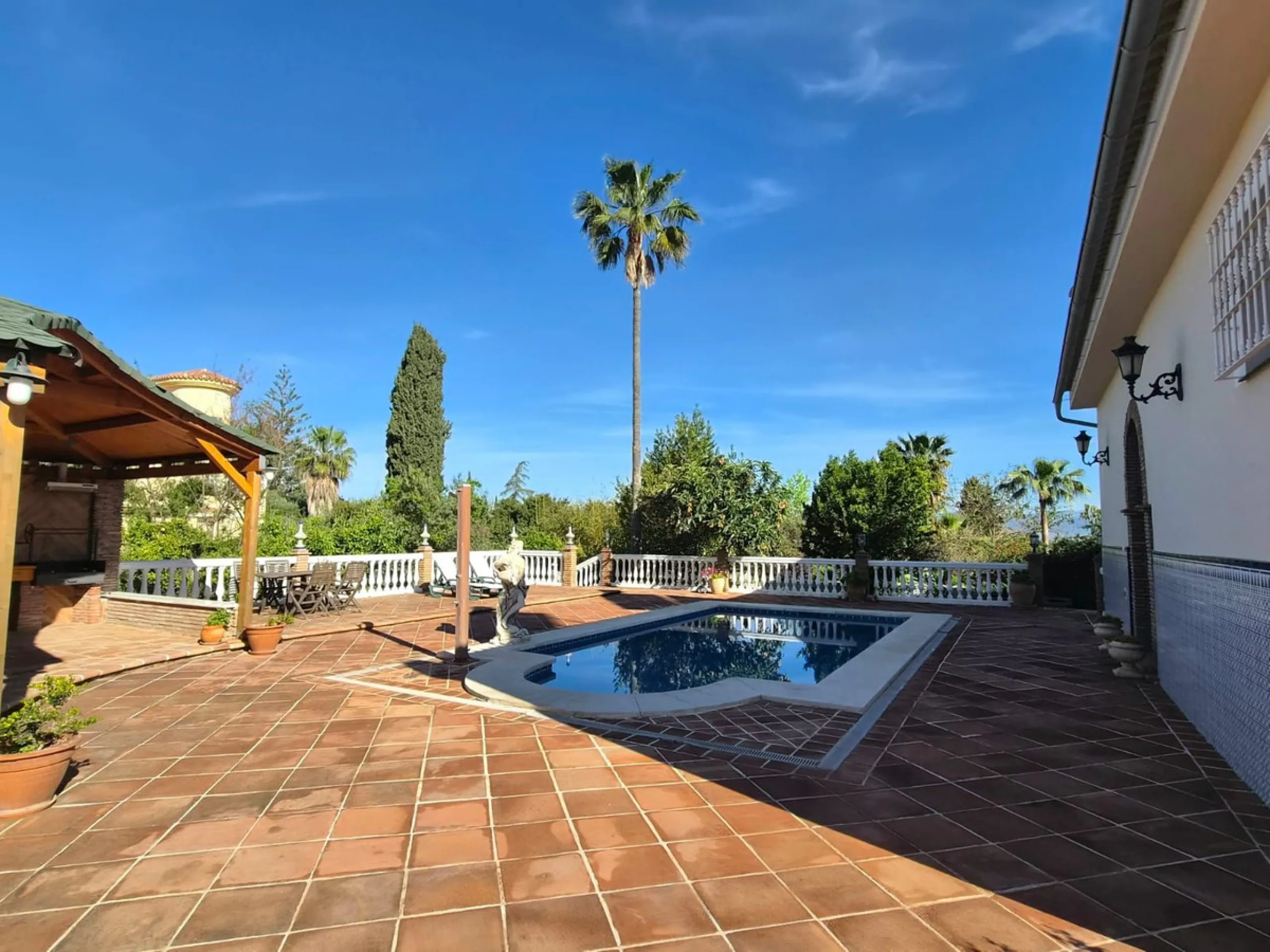 Multi functional villa for sale in Alhaurin de la Torre, area El Lagar,