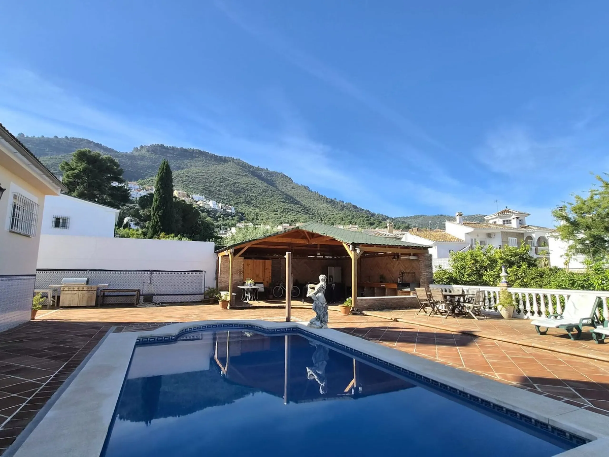 Multi functional villa for sale in Alhaurin de la Torre, area El Lagar,