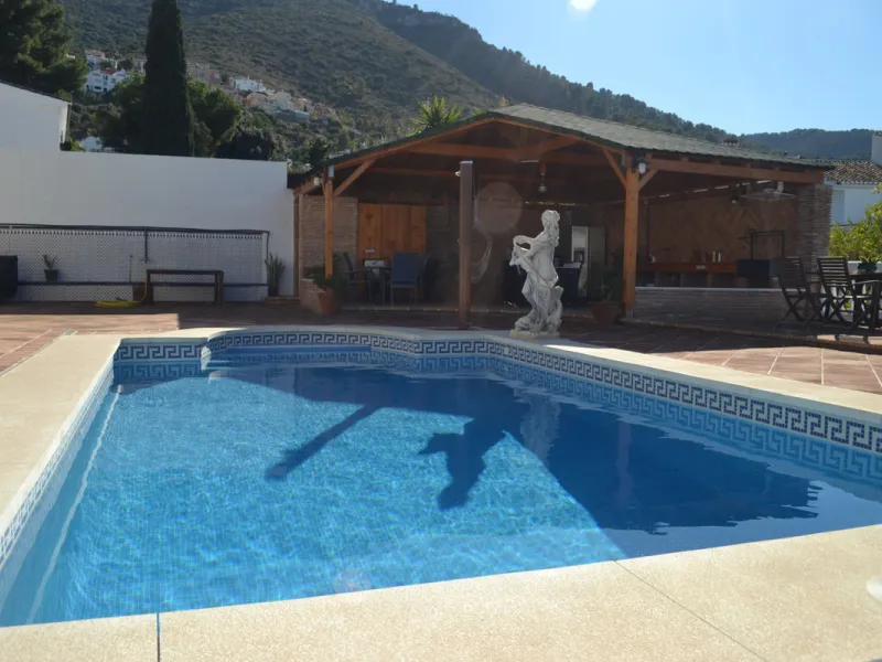 Multi functional villa for sale in Alhaurin de la Torre, area El Lagar,
