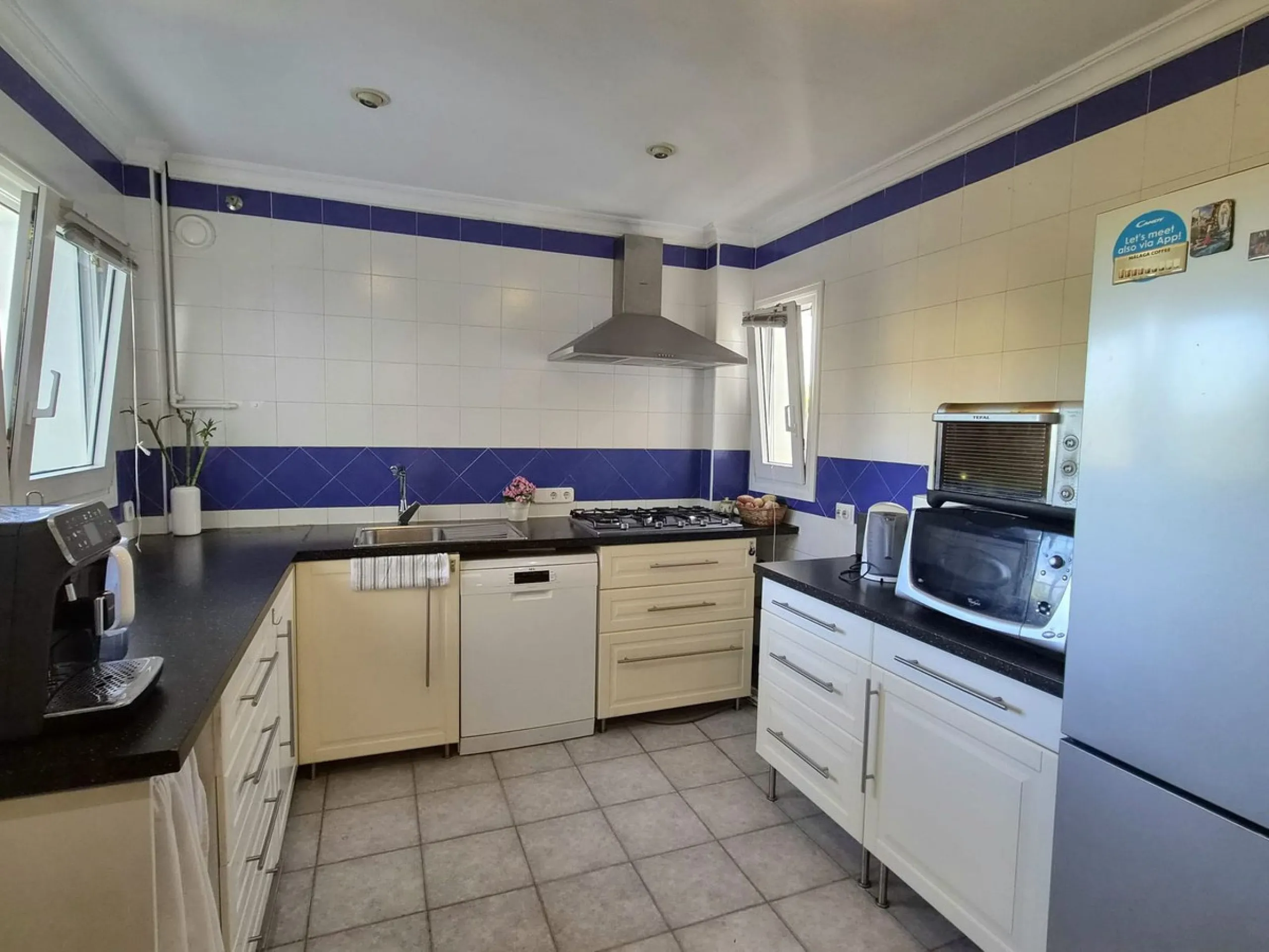Multi functional villa for sale in Alhaurin de la Torre, area El Lagar,