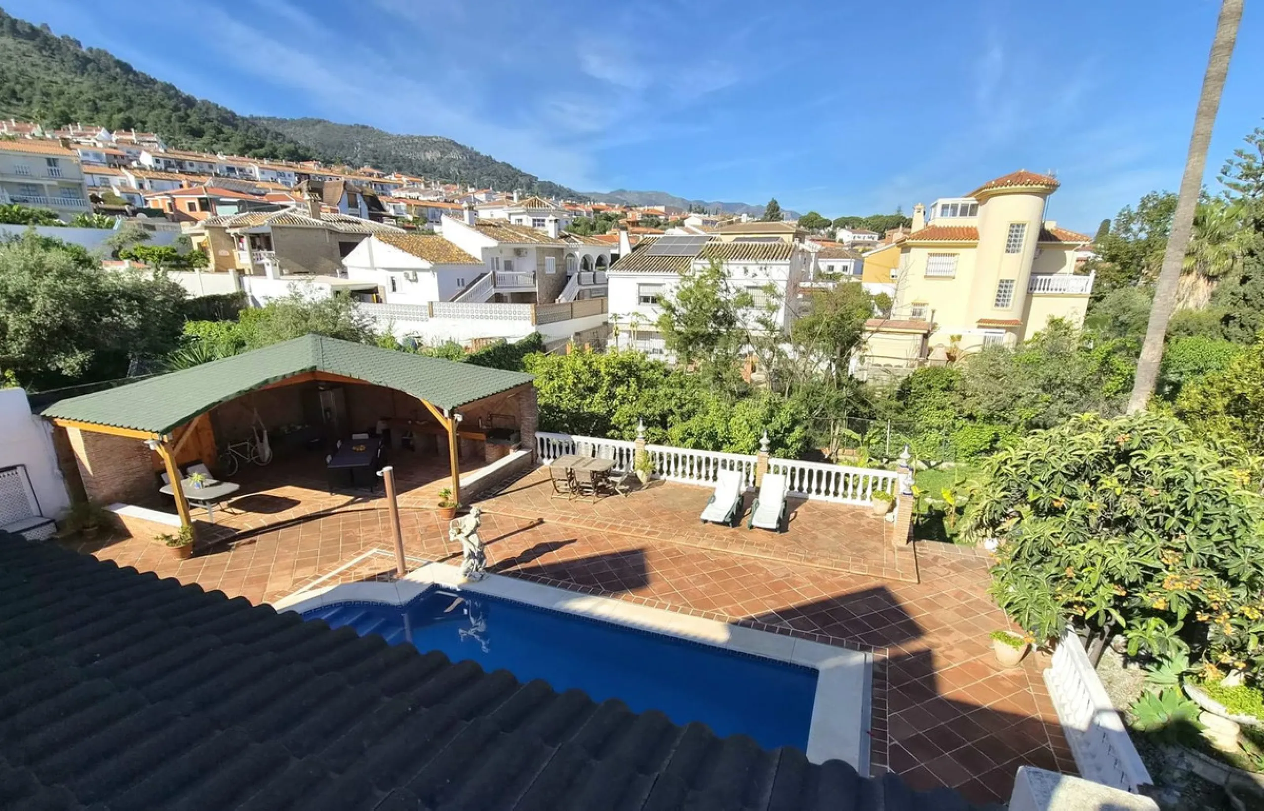 Multi functional villa for sale in Alhaurin de la Torre, area El Lagar,