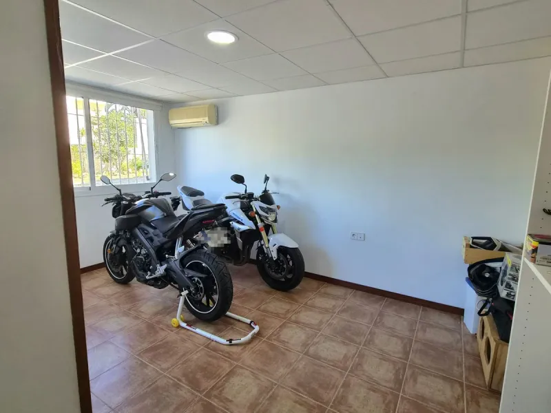 Multi functional villa for sale in Alhaurin de la Torre, area El Lagar,