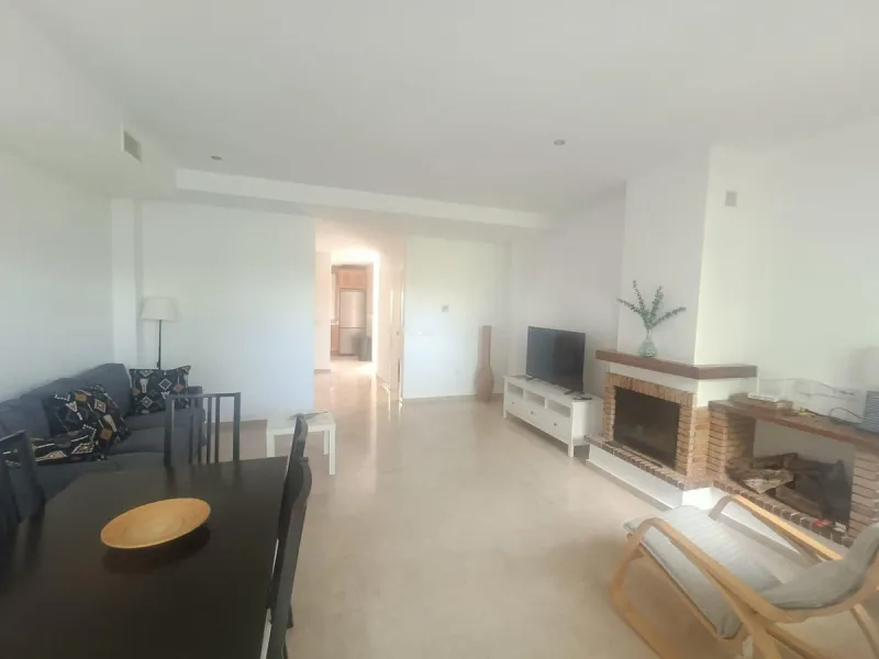 House - Townhouse в продаже в Alhaurín de la Torre, Málaga. В доме 3 спален и 2 ванных комнат. Площадь дома 196 м²