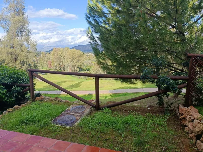 House - Townhouse в продаже в Alhaurín de la Torre, Málaga. В доме 3 спален и 2 ванных комнат. Площадь дома 196 м²