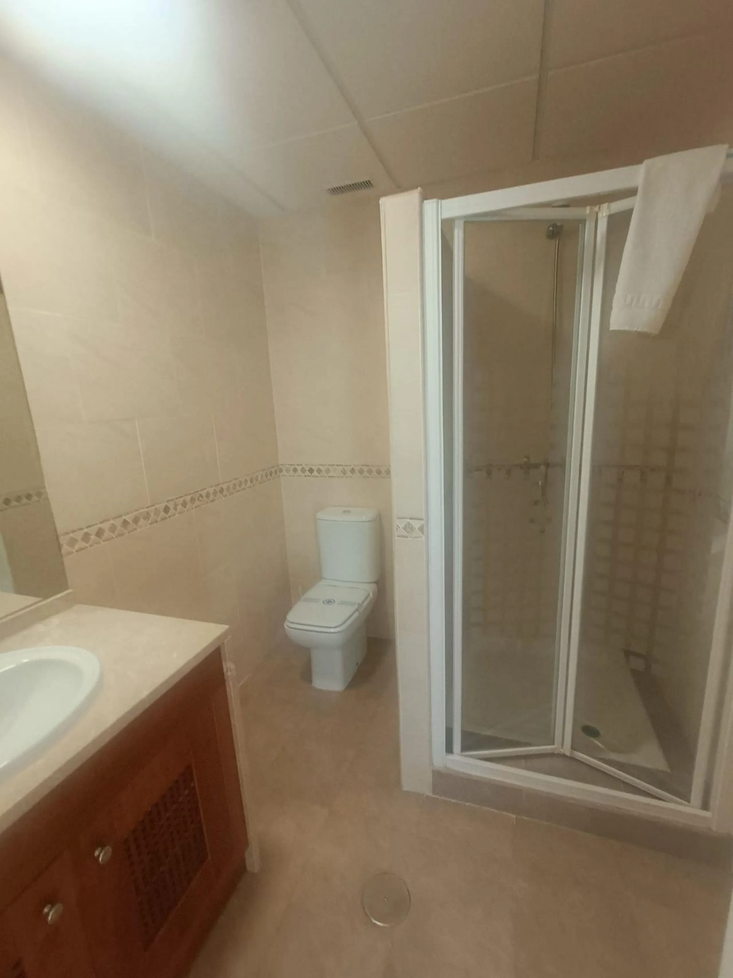 House - Townhouse в продаже в Alhaurín de la Torre, Málaga. В доме 3 спален и 2 ванных комнат. Площадь дома 196 м²