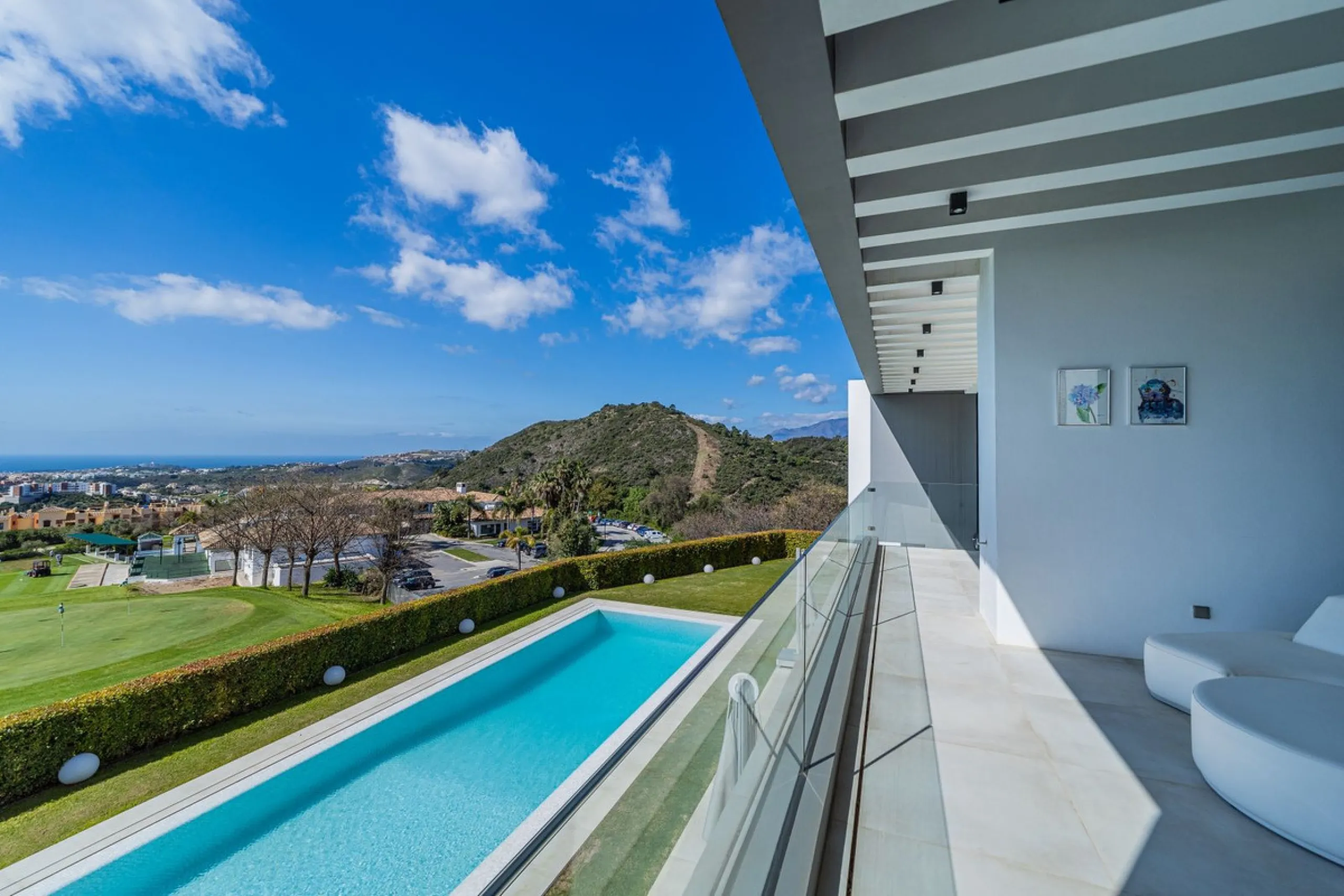 Welcome to this stunning detached villa in the prestigious Los Arqueros, Costa del Sol. Perfectly positioned on the frontline of a renowned golf course, this exquisite property combines modern luxury, breathtaking views, and unparalleled amenities for an 