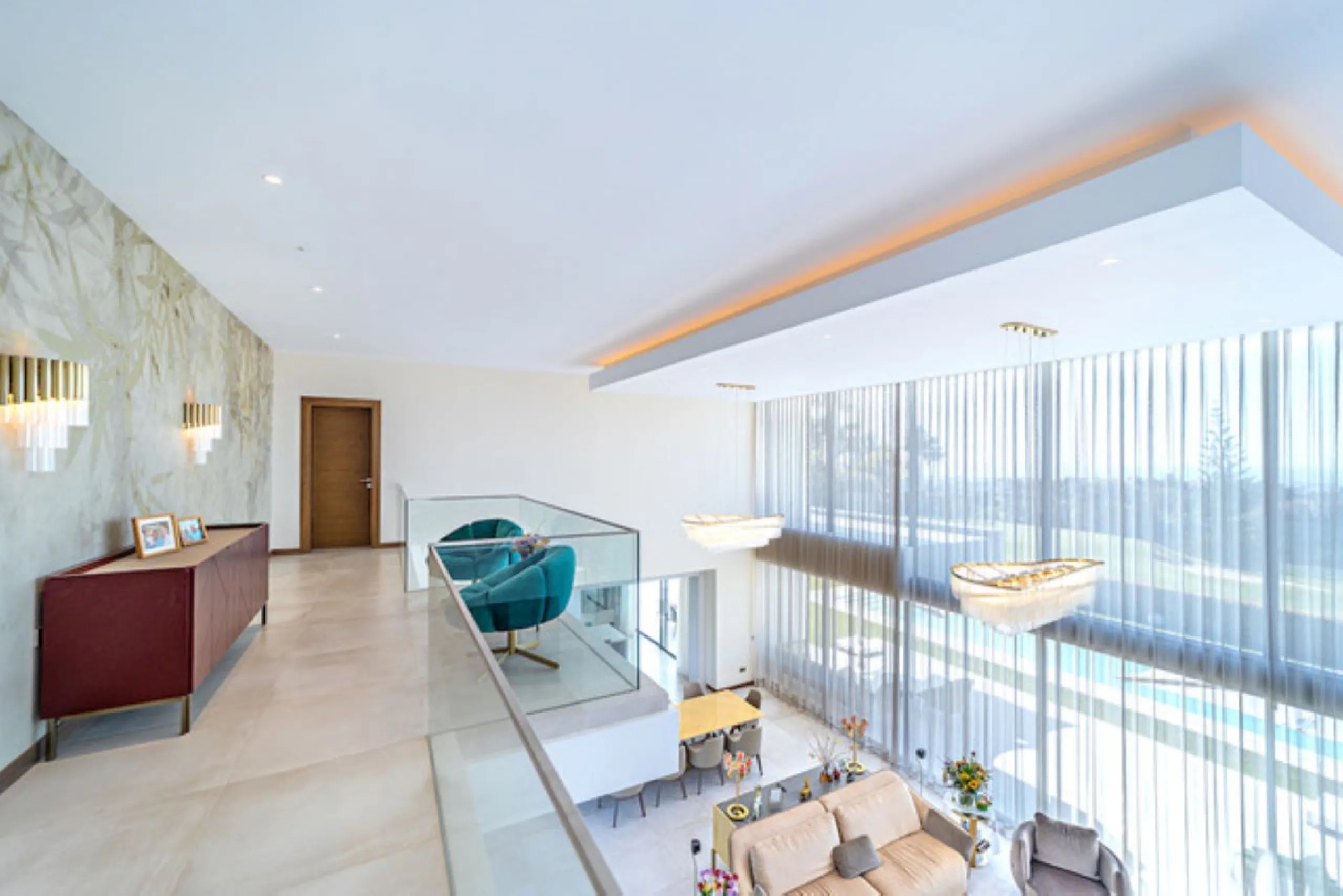 Welcome to this stunning detached villa in the prestigious Los Arqueros, Costa del Sol. Perfectly positioned on the frontline of a renowned golf course, this exquisite property combines modern luxury, breathtaking views, and unparalleled amenities for an 