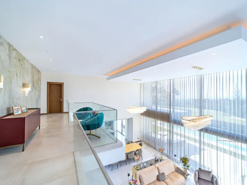 Welcome to this stunning detached villa in the prestigious Los Arqueros, Costa del Sol. Perfectly positioned on the frontline of a renowned golf course, this exquisite property combines modern luxury, breathtaking views, and unparalleled amenities for an 