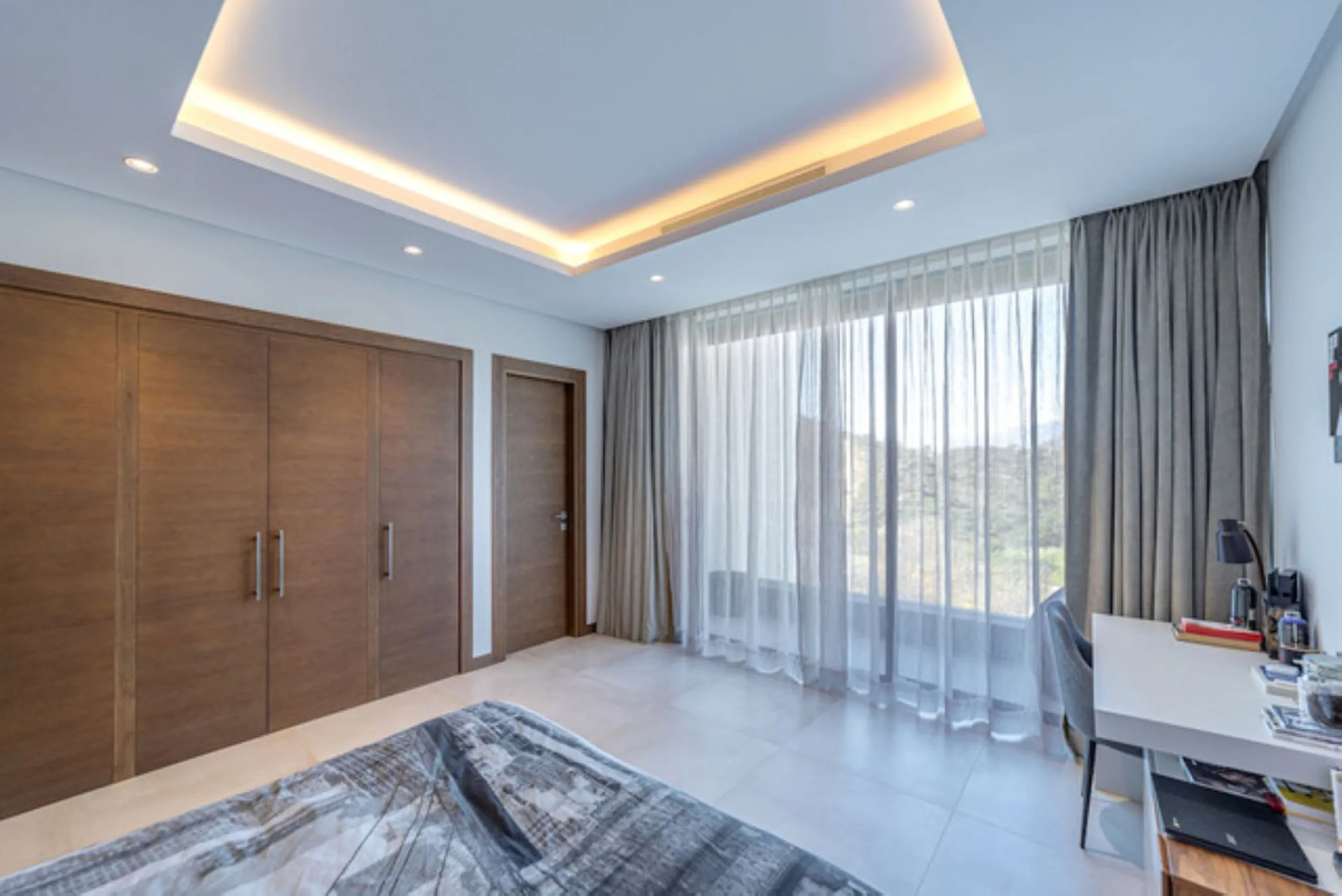 Welcome to this stunning detached villa in the prestigious Los Arqueros, Costa del Sol. Perfectly positioned on the frontline of a renowned golf course, this exquisite property combines modern luxury, breathtaking views, and unparalleled amenities for an 