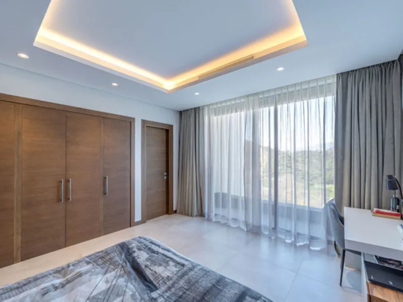 Welcome to this stunning detached villa in the prestigious Los Arqueros, Costa del Sol. Perfectly positioned on the frontline of a renowned golf course, this exquisite property combines modern luxury, breathtaking views, and unparalleled amenities for an 