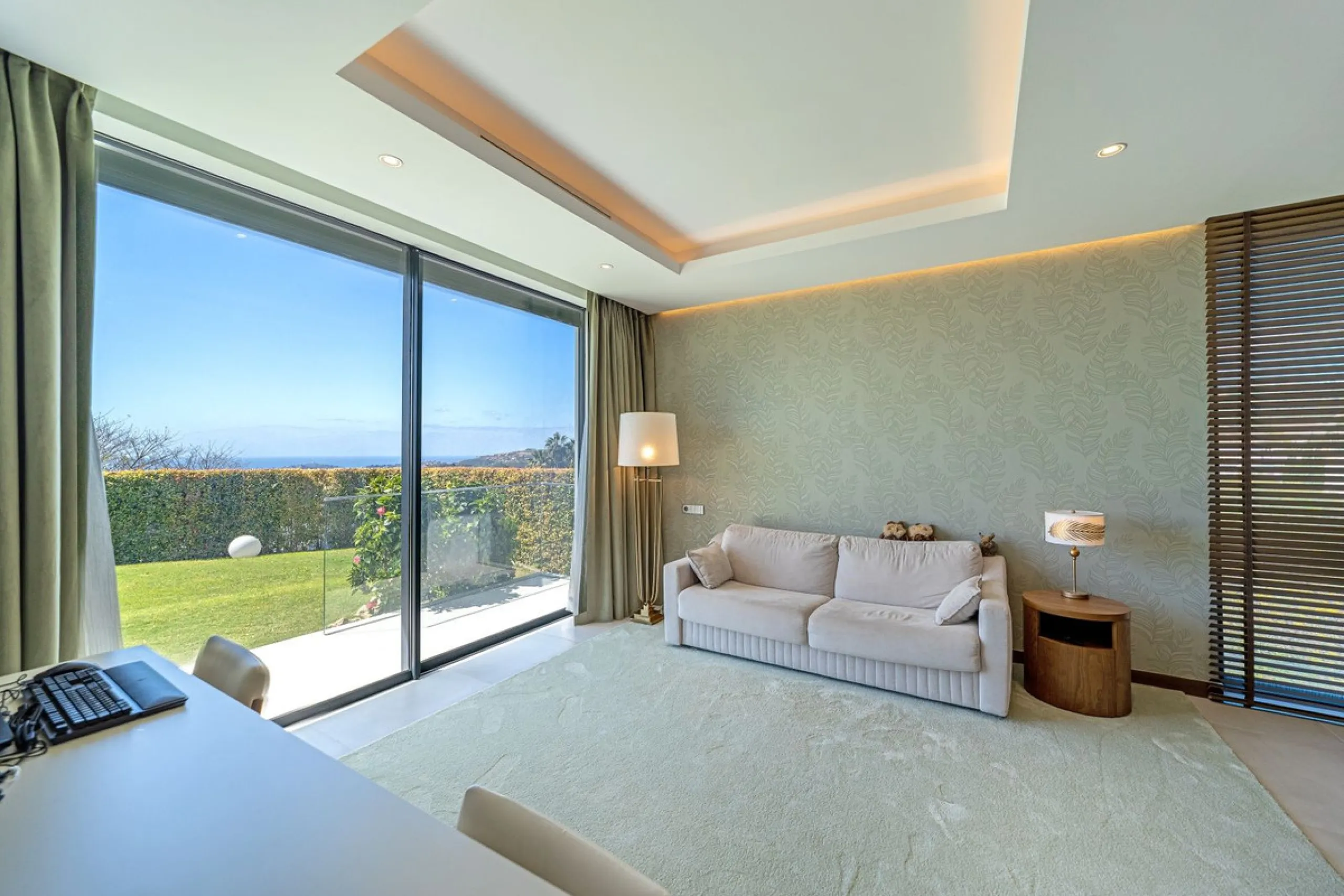 Welcome to this stunning detached villa in the prestigious Los Arqueros, Costa del Sol. Perfectly positioned on the frontline of a renowned golf course, this exquisite property combines modern luxury, breathtaking views, and unparalleled amenities for an 